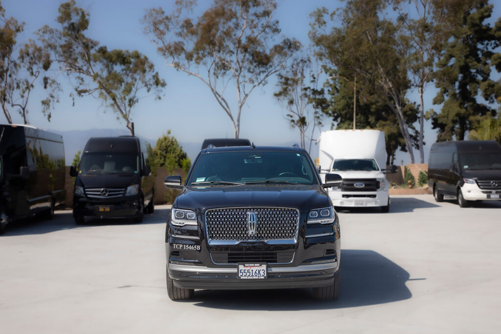 Luxury Black Lincoln Navigator L front view for Airport transfer and Hourly Services