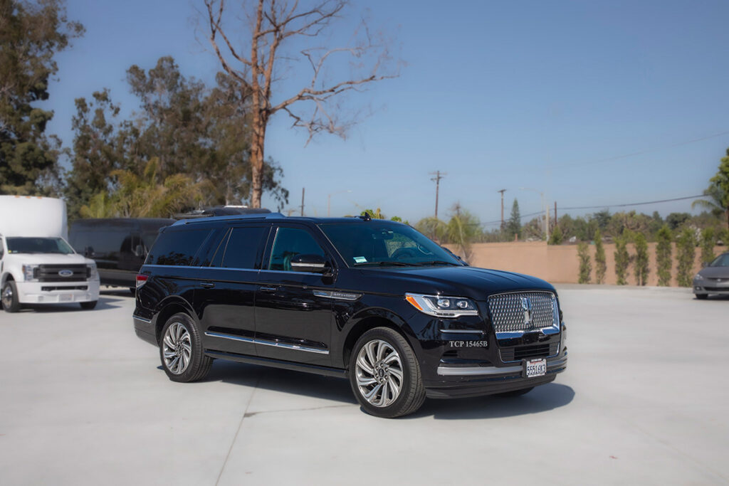 Luxury Black Lincoln Navigator L left side view for Airport transfer and Hourly Services