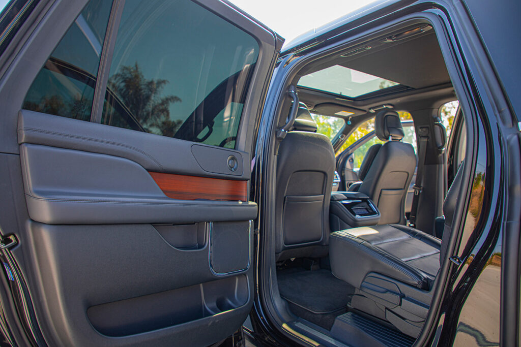Luxury Black Lincoln Navigator L for Airport transfer and Hourly Services
