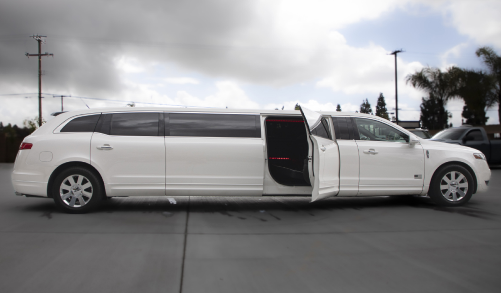 ABA limousine-white LINCOLN MKT limousine-wedding transfer